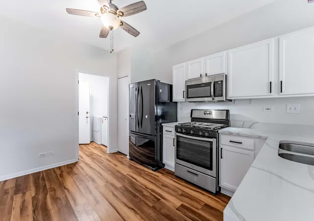 Photo 4 of Townhouse for sale at 2525 Looking Glass Ct, Aurora, IL 60502 | MLS# 12764557 | Listing updated on 2026-10-09