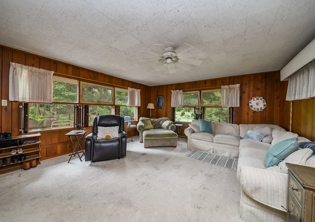 Photo 4 of Single family home for sale at 324 W Elm St, Wheaton, IL 60189 | MLS# 12764563 | Listing updated on 2026-09-23