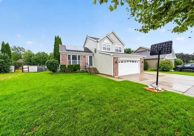 Photo 2 of Single family home for sale at 353 Valley Frg Ave, South Elgin, IL 60177 | MLS# 12764567 | Listing updated on 2026-09-22