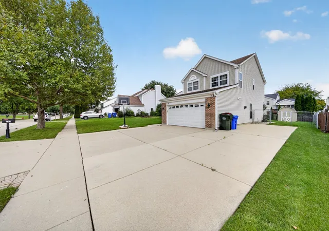 Photo 3 of Single family home for sale at 353 Valley Frg Ave, South Elgin, IL 60177 | MLS# 12764567 | Listing updated on 2026-09-22