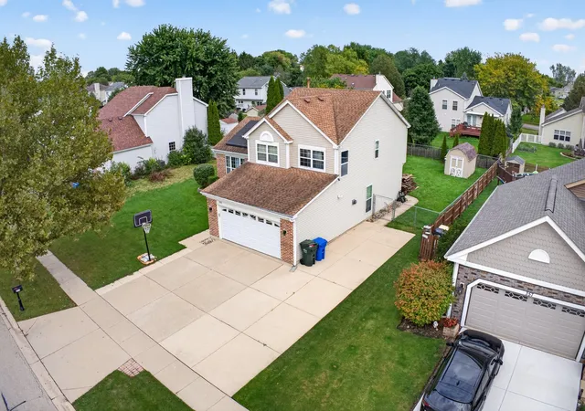 Photo 4 of Single family home for sale at 353 Valley Frg Ave, South Elgin, IL 60177 | MLS# 12764567 | Listing updated on 2026-09-22