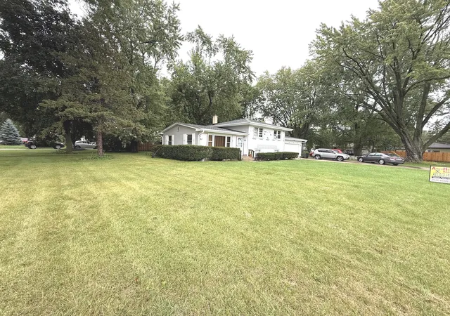 Photo 2 of Single family home for sale at 955 Silver Lake Rd, Cary, IL 60013 | MLS# 12764574 | Listing updated on 2026-09-21