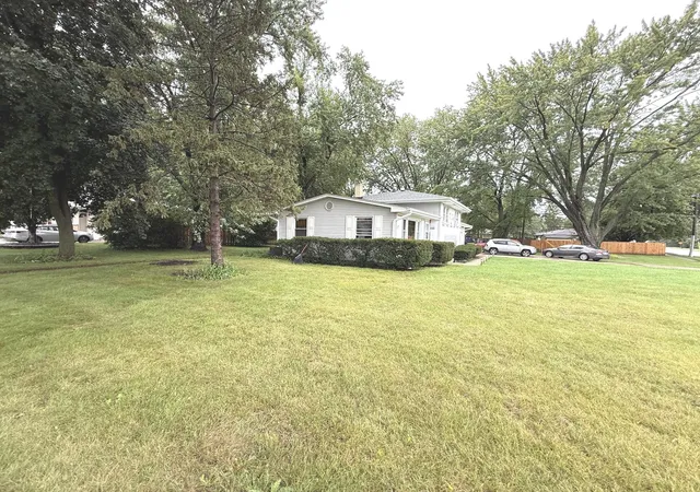 Photo 3 of Single family home for sale at 955 Silver Lake Rd, Cary, IL 60013 | MLS# 12764574 | Listing updated on 2026-09-21