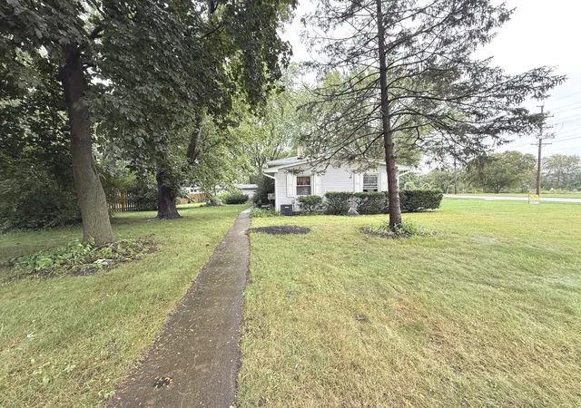 Photo 3 of Single family home for sale at 955 Silver Lake Rd, Cary, IL 60013 | MLS# 12764574 | Listing updated on 2026-09-21