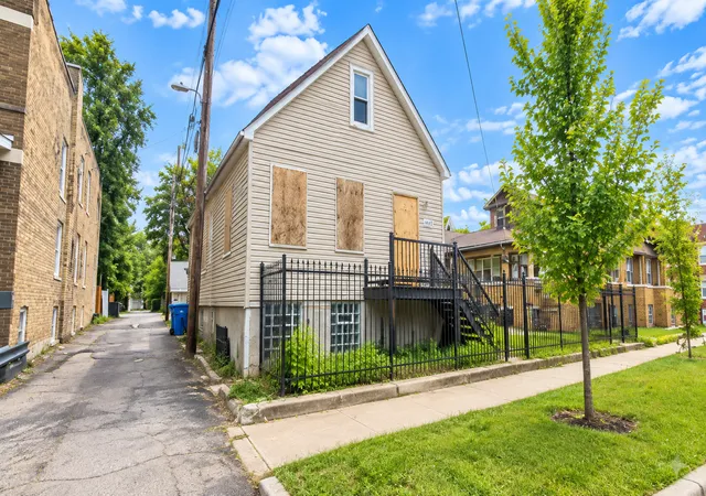 Photo 3 of Sale Pending at 1435 W Marquette Rd, Chicago, IL 60636 | MLS# 12764587 | Listing updated on 2026-10-07