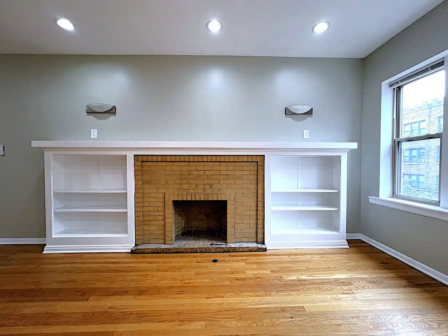 Listing Photo 2 - Condo for sale in 7433 N Hoyne Ave located at 7433 N Hoyne Ave, Chicago, IL 60645 - Unit 7433 N Hoyne Ave