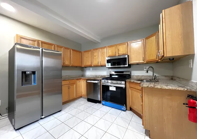 Photo 3 of Condo for sale at 7433 N Hoyne Ave #2, Chicago, IL 60645 | MLS# 12764598 | Listing updated on 2026-09-22