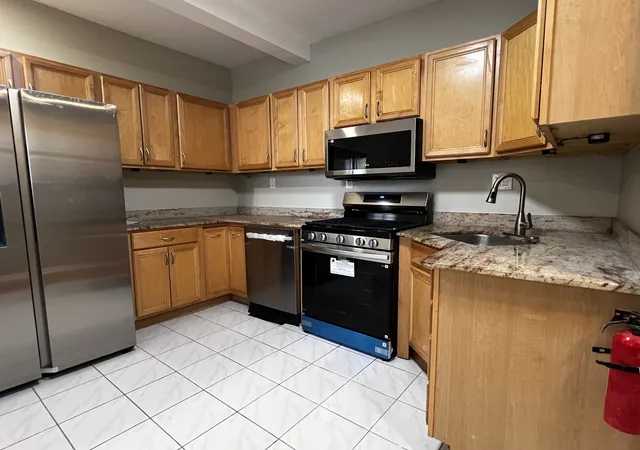 Photo 4 of Condo for sale at 7433 N Hoyne Ave #2, Chicago, IL 60645 | MLS# 12764598 | Listing updated on 2026-09-22