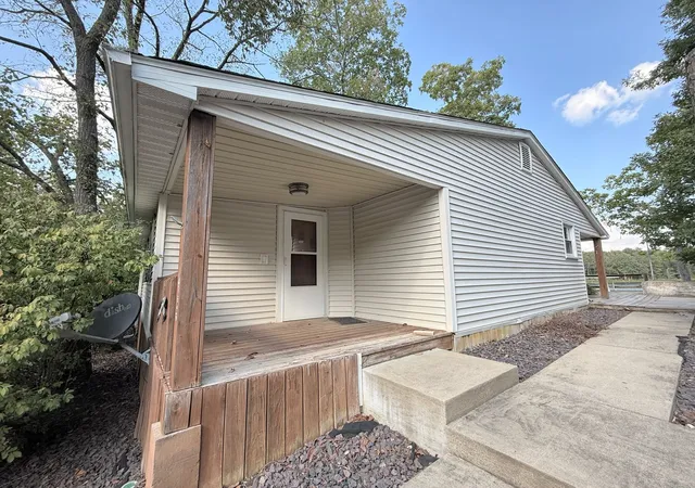 Photo 1 of Single family home for sale at 4866 E Mitchell Lake Rd, Mulkeytown, IL 62865 | MLS# 12764600 | Listing updated on 2026-10-20
