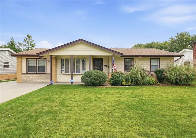 Single family home for sale at 1097 Cypress Ln, Elk Grove Village, IL 60007 | MLS# 12764604