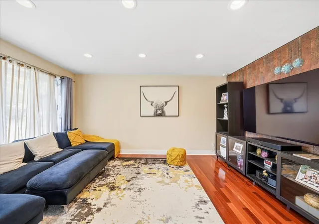 Photo 4 of Single family home for sale at 1097 Cypress Ln, Elk Grove Village, IL 60007 | MLS# 12764604 | Listing updated on 2026-10-01