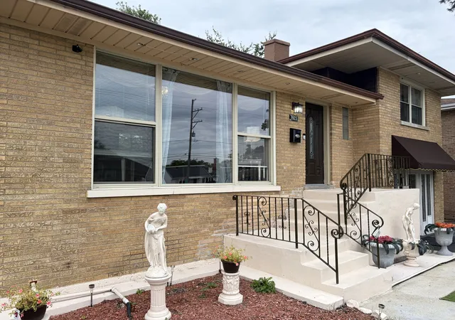 Photo 3 of Single family home for sale at 7923 Central Ave, Burbank, IL 60459 | MLS# 12764624 | Listing updated on 2026-10-06