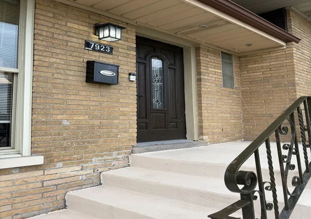 Photo 4 of Single family home for sale at 7923 Central Ave, Burbank, IL 60459 | MLS# 12764624 | Listing updated on 2026-10-06