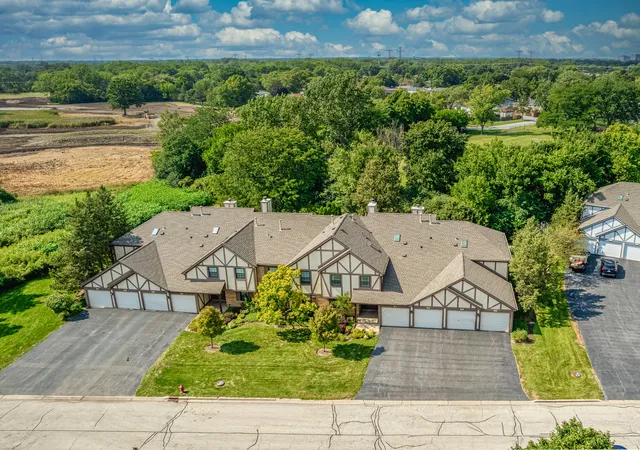 Photo 2 of Condo for sale at 713 Elizabeth Dr #24-D, Wood Dale, IL 60191 | MLS# 12764627 | Listing updated on 2026-09-20