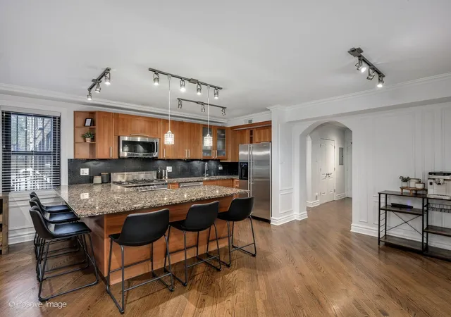 Photo 3 of Condo for sale at 433 W Briar Pl #1B, Chicago, IL 60657 | MLS# 12764635 | Listing updated on 2026-10-08