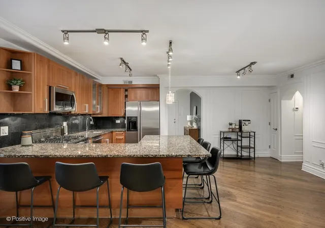 Photo 3 of Condo for sale at 433 W Briar Pl #1B, Chicago, IL 60657 | MLS# 12764635 | Listing updated on 2026-10-08