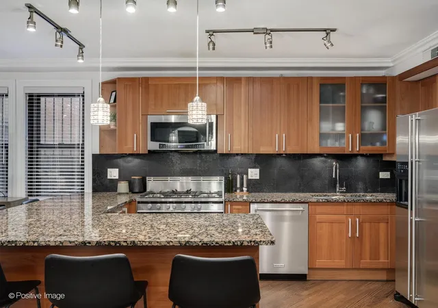 Photo 4 of Condo for sale at 433 W Briar Pl #1B, Chicago, IL 60657 | MLS# 12764635 | Listing updated on 2026-10-08