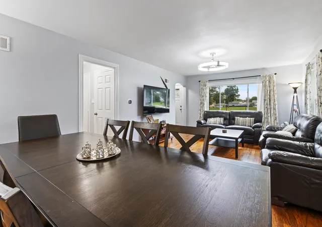 Photo 3 of Single family home for sale at 431 W Elm St, Villa Park, IL 60181 | MLS# 12764636 | Listing updated on 2026-09-27