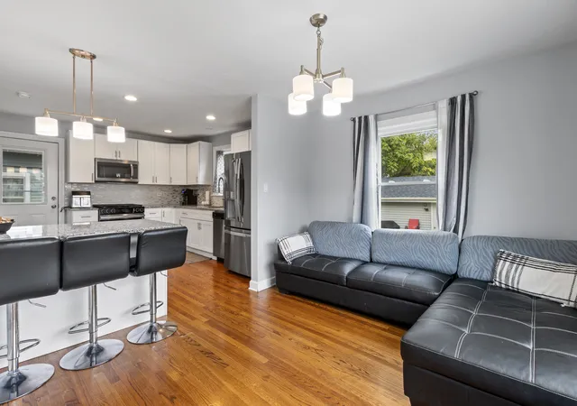 Photo 4 of Single family home for sale at 431 W Elm St, Villa Park, IL 60181 | MLS# 12764636 | Listing updated on 2026-09-27