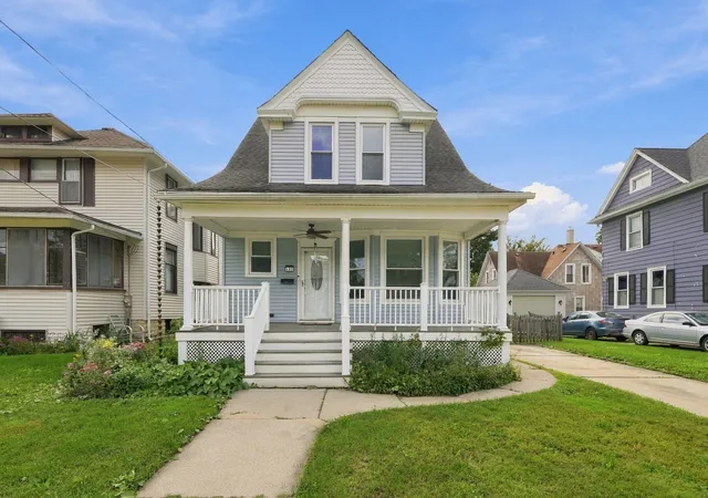 Photo 1 of Single family home for sale at 483 Barrett St, Elgin, IL 60120 | MLS# 12764643 | Listing updated on 2026-10-06