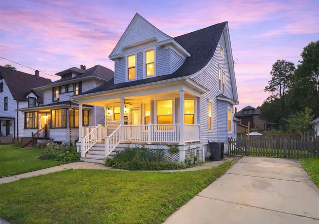 Photo 2 of Single family home for sale at 483 Barrett St, Elgin, IL 60120 | MLS# 12764643 | Listing updated on 2026-10-06