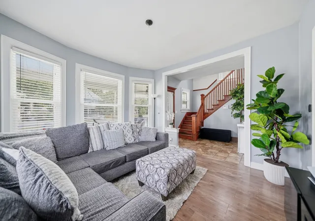 Photo 3 of Single family home for sale at 483 Barrett St, Elgin, IL 60120 | MLS# 12764643 | Listing updated on 2026-10-06