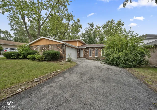 Single family home for sale at 4329 Applewood Ln, Matteson, IL 60443 | MLS# 12764693