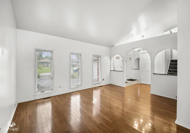 Photo 2 of Single family home for sale at 4329 Applewood Ln, Matteson, IL 60443 | MLS# 12764693 | Listing updated on 2026-09-30