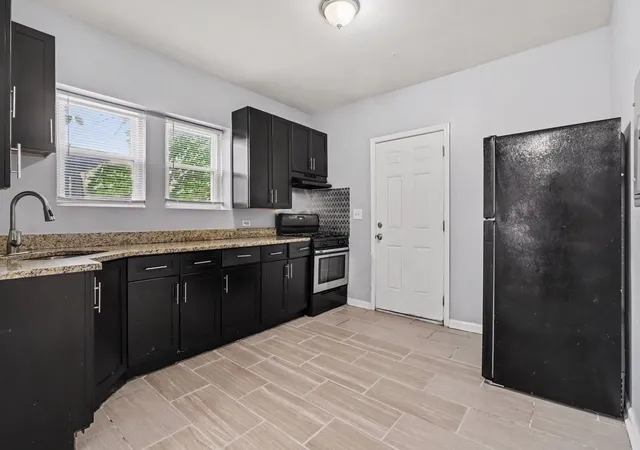 Photo 4 of House for sale at 6931 S Woodlawn Ave, Chicago, IL 60637 | MLS# 12764712 | Listing updated on 2026-09-29