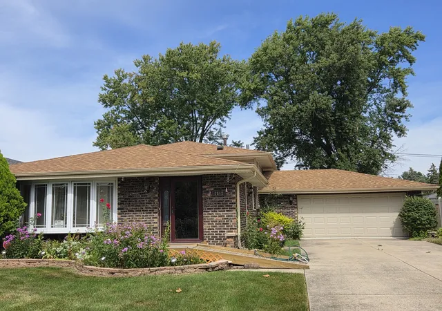 Photo 3 of Single family home for sale at 7842 W 101st Place, Palos Hills, IL 60465 | MLS# 12764731 | Listing updated on 2026-09-23