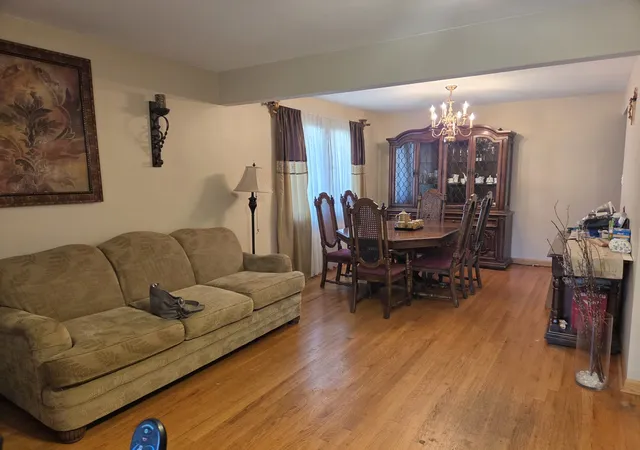 Photo 4 of Single family home for sale at 7842 W 101st Place, Palos Hills, IL 60465 | MLS# 12764731 | Listing updated on 2026-09-23