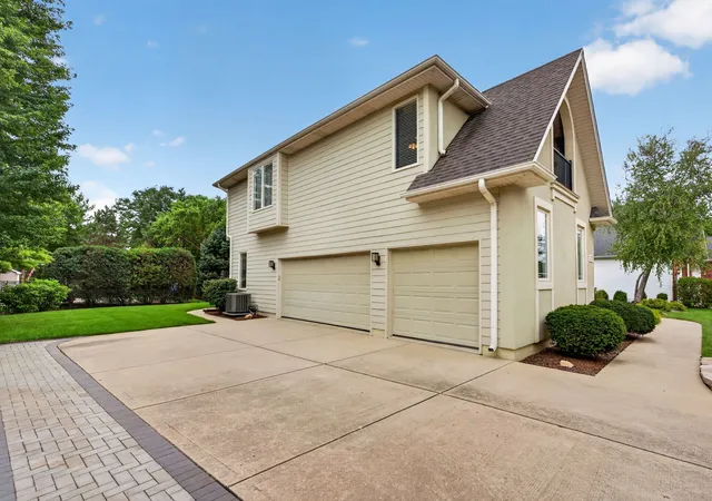 Photo 3 of Single family home for sale at 24735 Illini Dr, Plainfield, IL 60544 | MLS# 12764734 | Listing updated on 2026-09-20