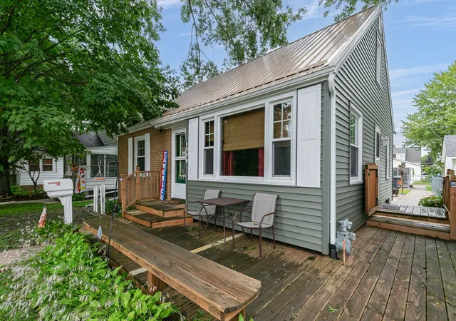 Photo 2 of Single family home for sale at 1900 29th Street, Moline, IL 61265 | MLS# 12764737 | Listing updated on 2026-09-23