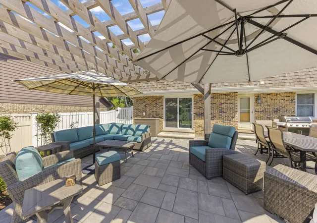 Photo 2 of Single family home for sale at 609 Honey Locust Ln, Darien, IL 60561 | MLS# 12764741 | Listing updated on 2026-10-07