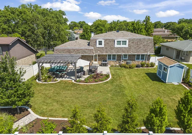 Photo 3 of Single family home for sale at 609 Honey Locust Ln, Darien, IL 60561 | MLS# 12764741 | Listing updated on 2026-10-07