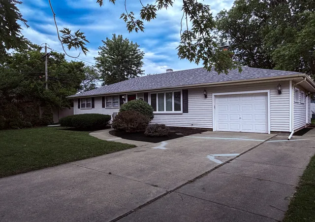 Photo 2 of Single family home for sale at 16067 School St, South Holland, IL 60473 | MLS# 12764745 | Listing updated on 2026-09-21