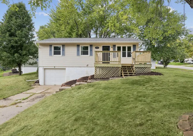 Photo 1 of Single family home for sale at 1332 Golden Valley Dr, Bettendorf, IA 52722 | MLS# 12764755 | Listing updated on 2026-10-21
