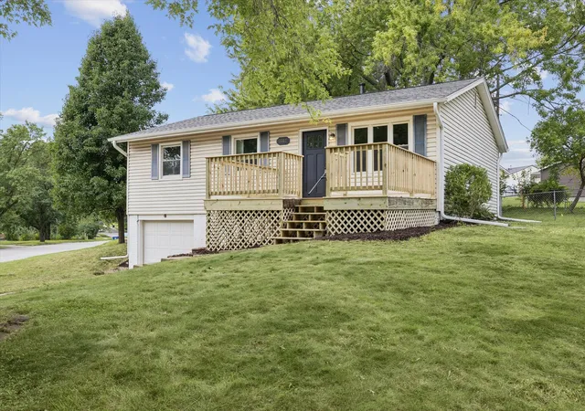 Photo 2 of Single family home for sale at 1332 Golden Valley Dr, Bettendorf, IA 52722 | MLS# 12764755 | Listing updated on 2026-10-21