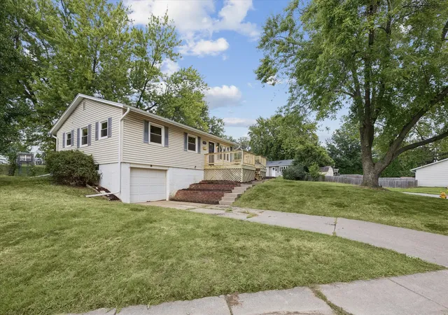 Photo 2 of Single family home for sale at 1332 Golden Valley Dr, Bettendorf, IA 52722 | MLS# 12764755 | Listing updated on 2026-10-21