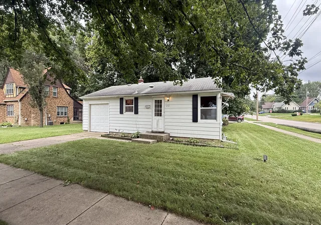 Photo 2 of Single family home for sale at 33 S Aldine St, Elgin, IL 60123 | MLS# 12764761 | Listing updated on 2026-09-24