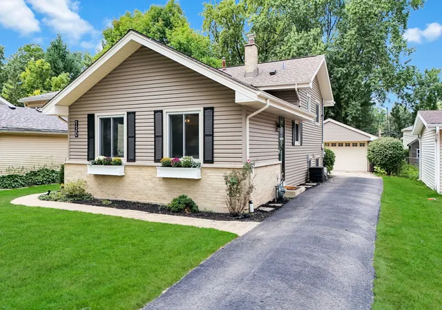 Single family home for sale at 130 S Milton Ave, Glen Ellyn, IL 60137 | MLS# 12764774