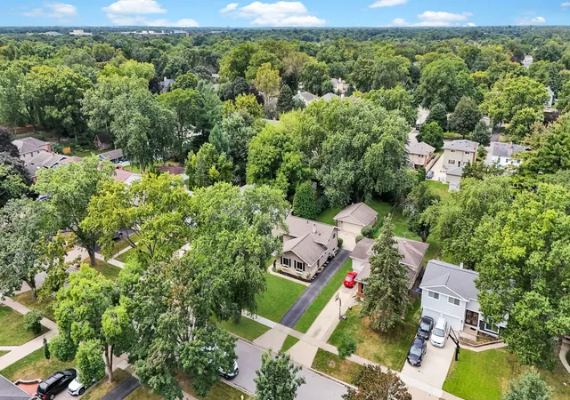 Photo 3 of Single family home for sale at 130 S Milton Ave, Glen Ellyn, IL 60137 | MLS# 12764774 | Listing updated on 2026-09-22