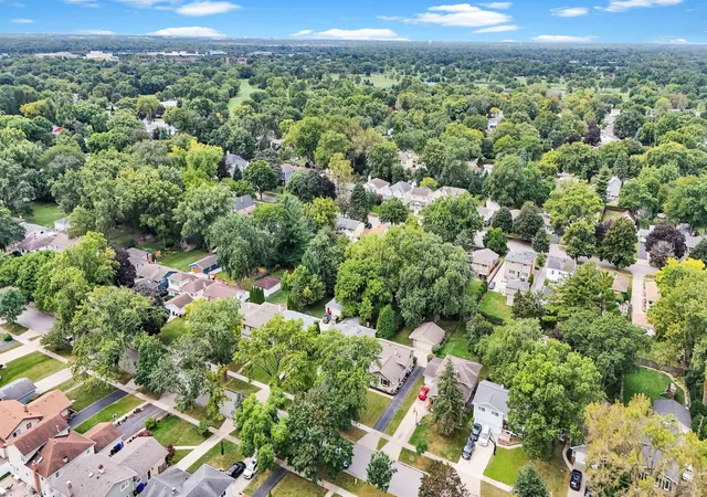 Photo 3 of Single family home for sale at 130 S Milton Ave, Glen Ellyn, IL 60137 | MLS# 12764774 | Listing updated on 2026-09-22