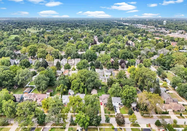 Photo 4 of Single family home for sale at 130 S Milton Ave, Glen Ellyn, IL 60137 | MLS# 12764774 | Listing updated on 2026-09-22
