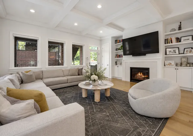 Photo 2 of Condo for sale at 2745 N Greenview Ave #1, Chicago, IL 60614 | MLS# 12764776 | Listing updated on 2026-09-23