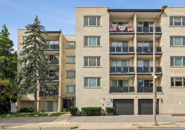 Photo 1 of Condo for sale at 1010 N Harlem Ave #504, River Forest, IL 60305 | MLS# 12764788 | Listing updated on 2026-09-28
