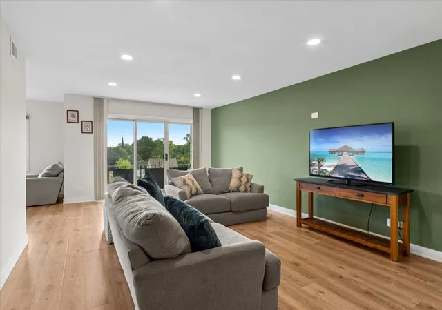 Listing Photo 5 - Condo for sale in building located at 1010 N Harlem Ave, River Forest, IL 60305 - Unit #504