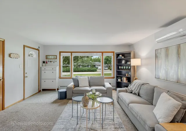 Photo 4 of Single family home for sale at 1708 60th Street, La Grange Highlands, IL 60525 | MLS# 12764794 | Listing updated on 2026-10-03