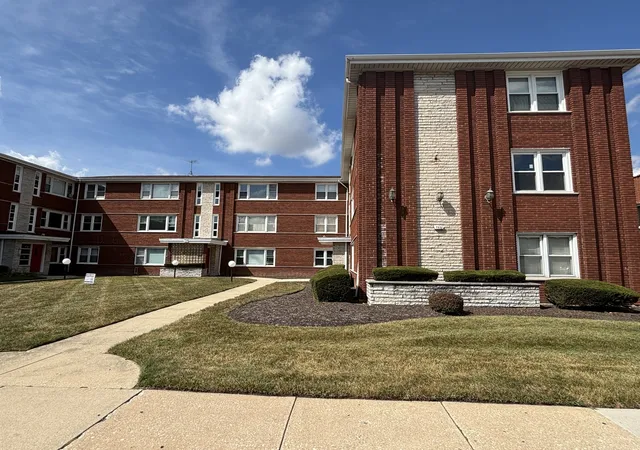 Photo 1 of Townhouse for sale at 7932 S Pulaski Rd #302, Chicago, IL 60652 | MLS# 12764799 | Listing updated on 2026-09-22