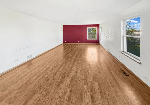 Photo 3 of Single family home for sale at 528 Alcott Ln, Bolingbrook, IL 60440 | MLS# 12764804 | Listing updated on 2026-10-28